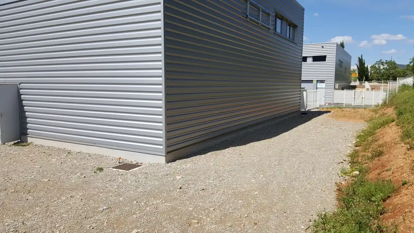 Cours extérieure privative de 193 m² du local G2-33, Garosud Montpellier Cours extérieure privative de 193 m² du local G2-33, Garosud Montpellier