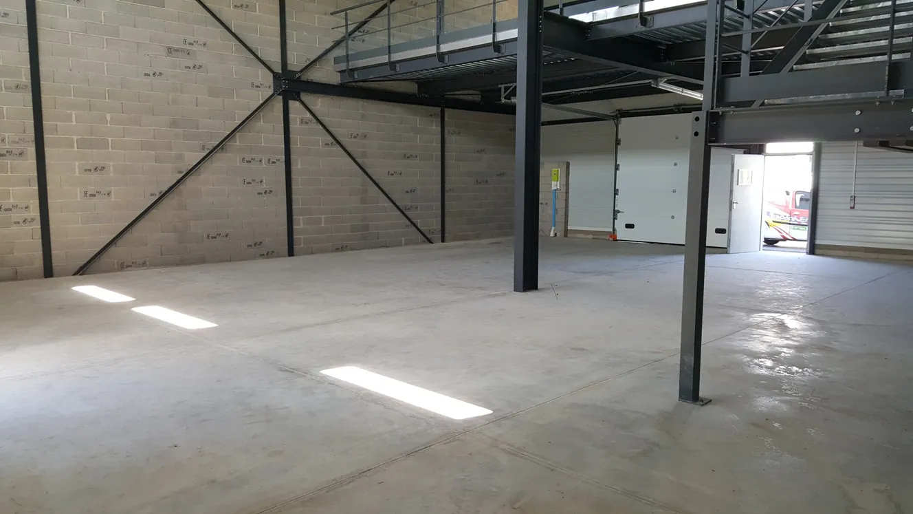 Local G2-33 brut, 7 m sous plafond, Garosud Montpellier Local G2-33 brut, 7 m sous plafond, Garosud Montpellier